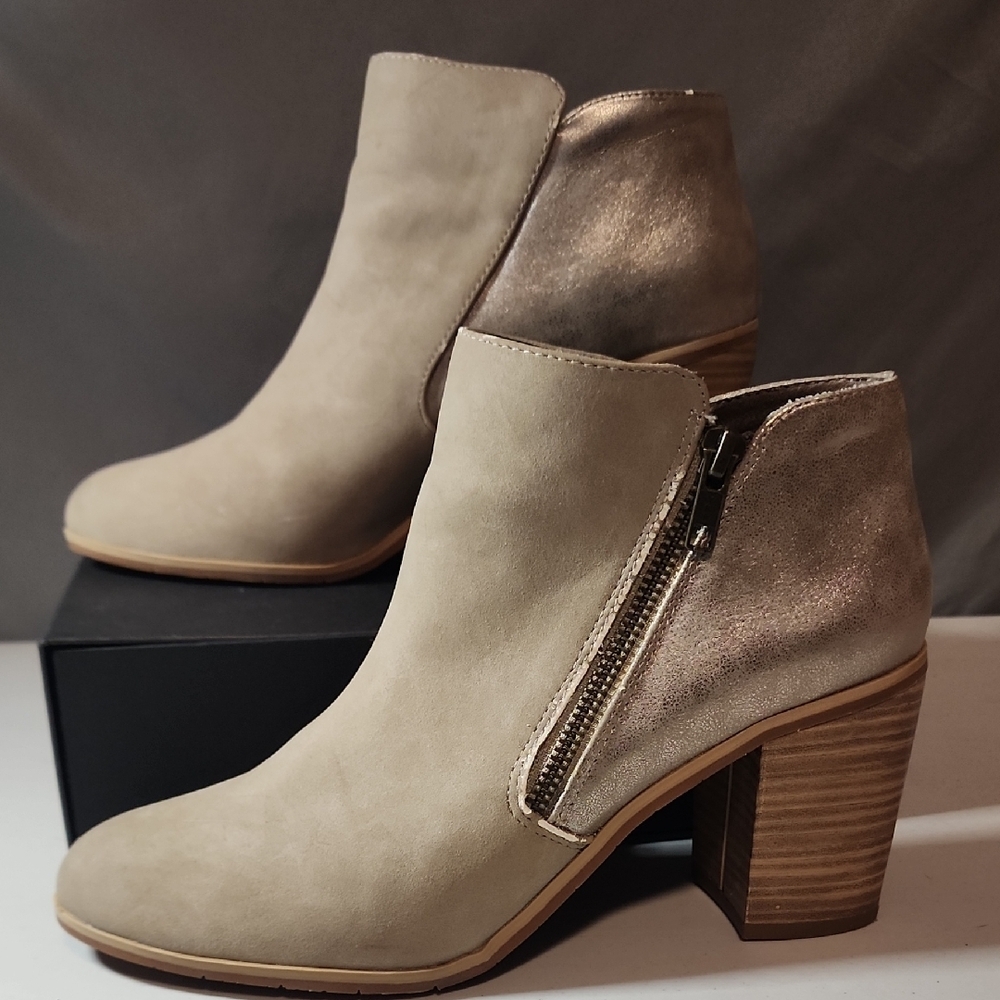 BC Footwear Beige and Metallic Ankle Boots